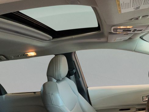 Certified 2025 Toyota Sienna XLE FWD image 40