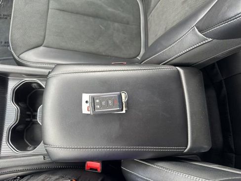 Used 2025 Jeep Grand Cherokee Altitude AWD/4WD image 34