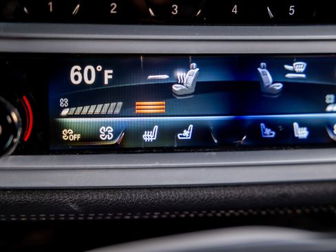 Used 2019 BMW 740i w/ Executive Package image 17