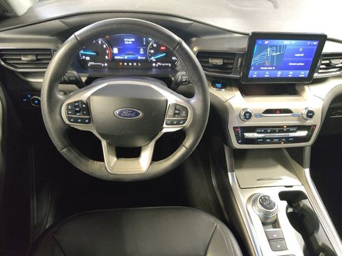 Used 2024 Ford Explorer XLT w/ Equipment Group 202A RWD image 22