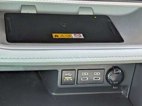 Used 2024 Toyota Highlander Platinum AWD/4WD image 19