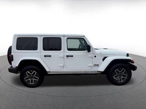 Used 2025 Jeep Wrangler Unlimited Sahara AWD/4WD image 15