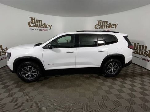 Used 2025 GMC Acadia AT4 w/ Luxury Package image 5