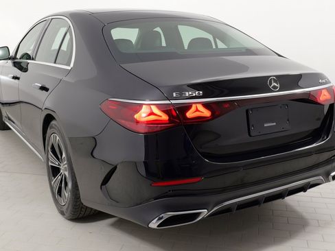 Used 2025 Mercedes-Benz E 350 4MATIC Sedan image 16