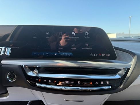 Certified 2024 Cadillac Lyriq Luxury image 23