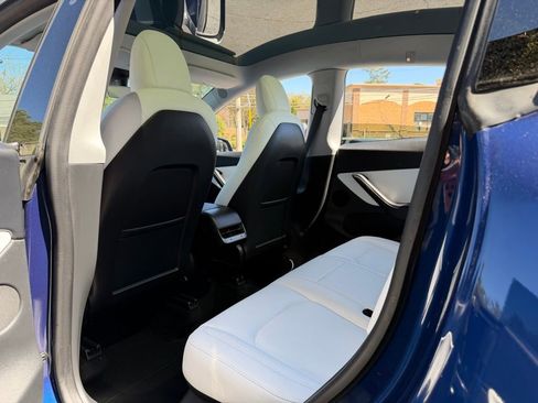 Used 2020 Tesla Model Y Long Range image 30