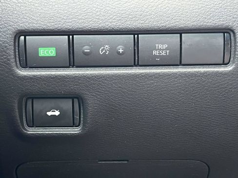 Used 2025 Nissan Sentra SV FWD image 26