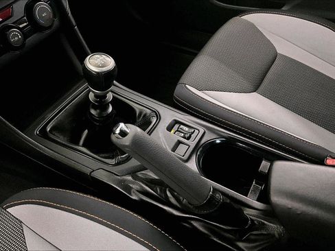 Used 2018 Subaru Crosstrek 2.0i Premium image 16