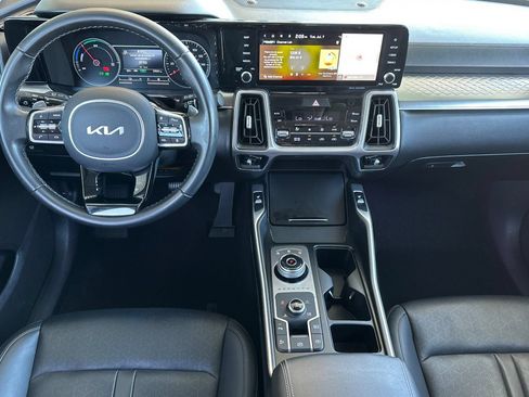 Certified 2023 Kia Sorento EX AWD/4WD image 16