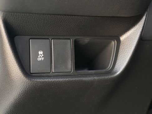 Certified 2026 Honda HR-V LX image 40