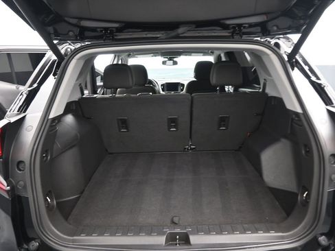 Used 2023 GMC Terrain SLE w/ Driver Convenience Package image 24