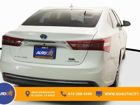 Used 2017 Toyota Avalon Limited image 10