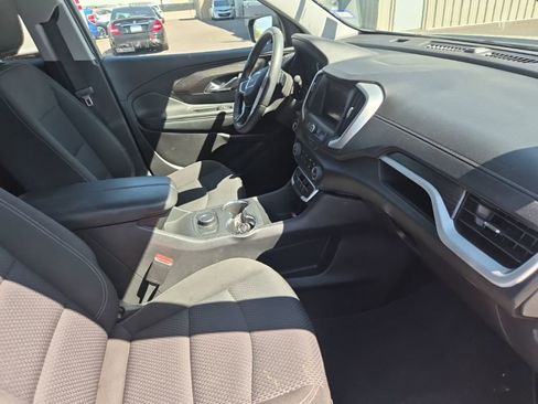 Used 2024 GMC Terrain SLE image 11