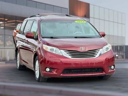 Used 2014 Toyota Sienna XLE FWD image 1