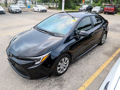 Used 2026 Toyota Corolla LE FWD image 3