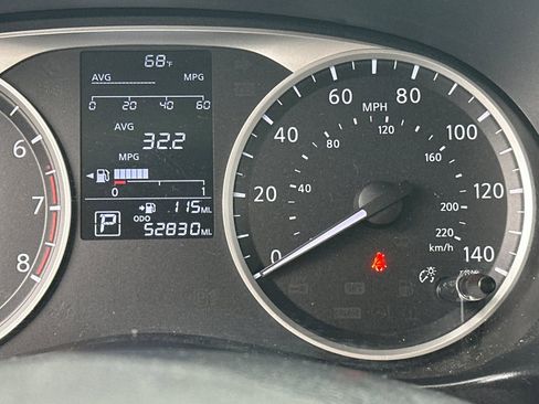 Used 2018 Nissan Kicks S image 38