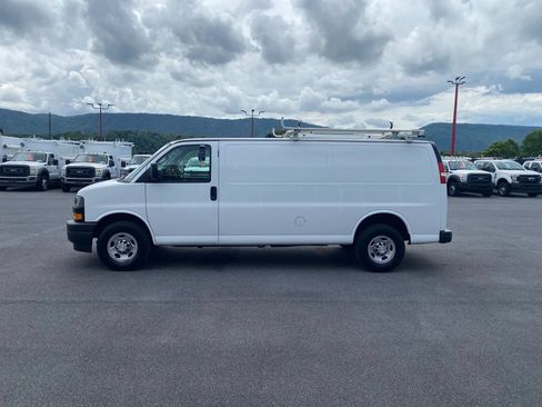 Used 2018 Chevrolet Express 2500 Extended RWD image 5