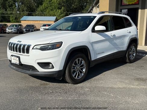 Used 2019 Jeep Cherokee Latitude Plus AWD/4WD image 3