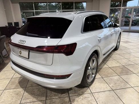 Used 2019 Audi e-tron Premium Plus image 4