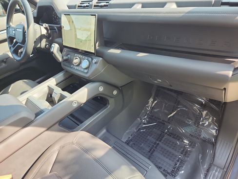 Used 2026 Land Rover Defender 110 S image 25