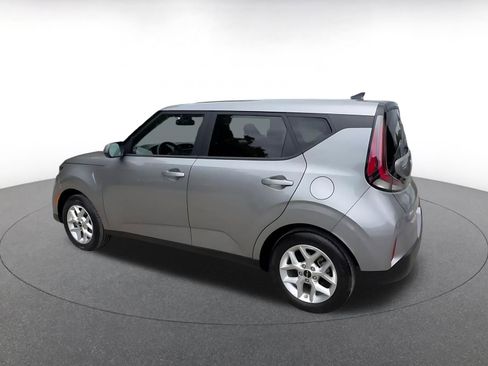 Used 2025 Kia Soul LX w/ LX Technology Package FWD image 10