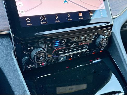 Used 2025 Jeep Grand Cherokee Summit image 16