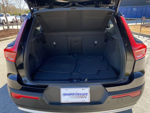 Used 2025 Volvo XC40 B5 Core image 62