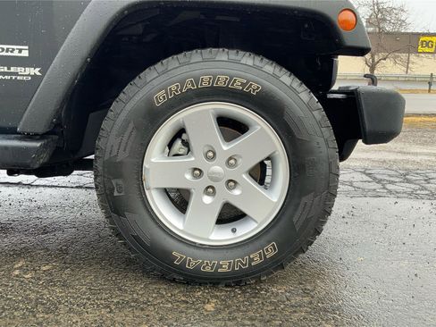 Used 2018 Jeep Wrangler Unlimited Sport S image 24