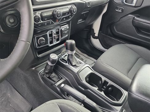 Used 2023 Jeep Gladiator Willys image 10