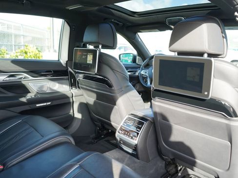 Used 2018 BMW 750i RWD image 25