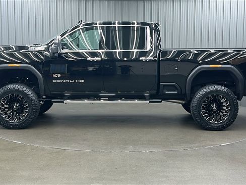 Used 2025 GMC Sierra 3500 Denali w/ Denali Reserve Package image 2