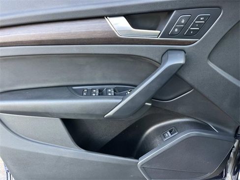 Used 2022 Audi Q5 2.0T Premium w/ Convenience Package image 29