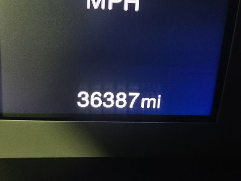 Certified 2018 Jeep Renegade Latitude w/ Cold Weather Group image 19