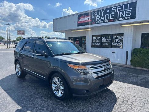 Used 2015 Ford Explorer XLT w/ Equipment Group 202A FWD image 2