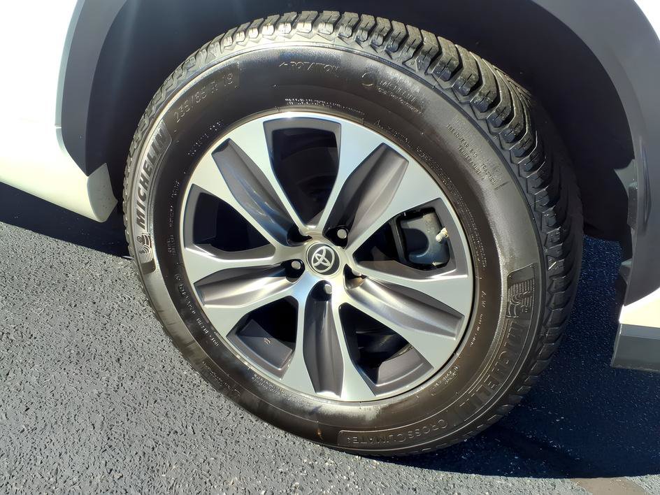 Used 2023 Toyota Highlander XLE FWD image 9