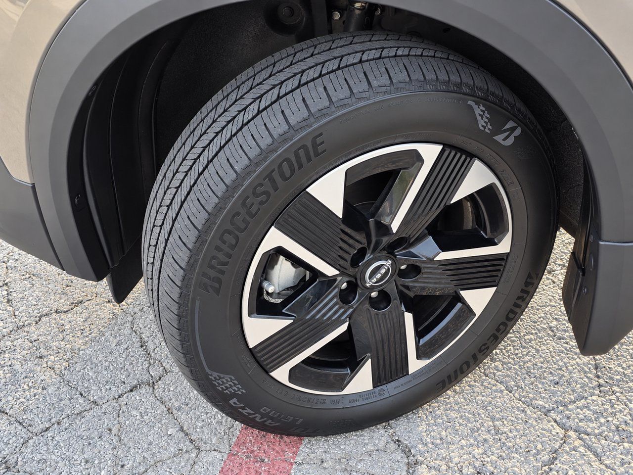 Used 2025 Nissan Kicks SV AWD/4WD image 12