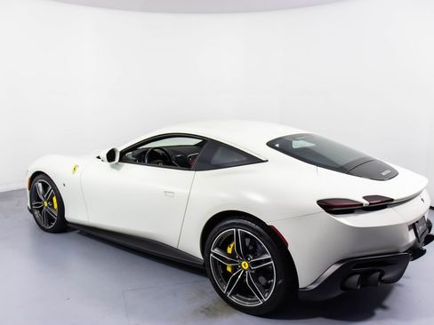 Certified 2022 Ferrari Roma image 8