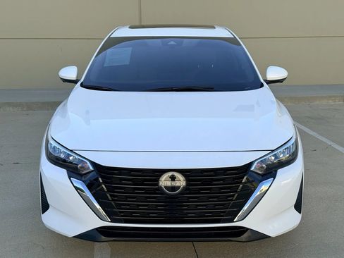 Used 2024 Nissan Sentra SV w/ SV Premium Package image 2