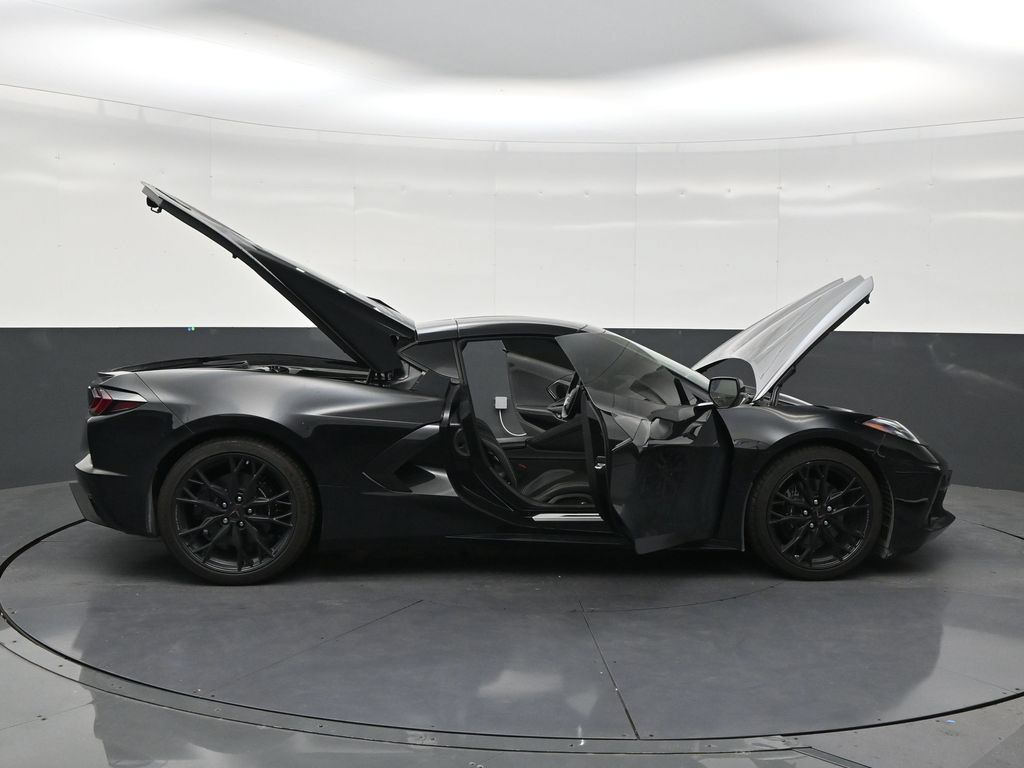 Used 2025 Chevrolet Corvette Stingray Preferred Cpe w/ Stealth Interior Trim Package RWD image 28