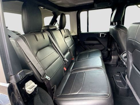 Used 2023 Jeep Wrangler Unlimited Sahara w/ Cold Weather Group AWD/4WD image 31
