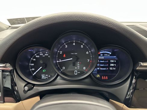 Certified 2026 Porsche Macan AWD/4WD image 24