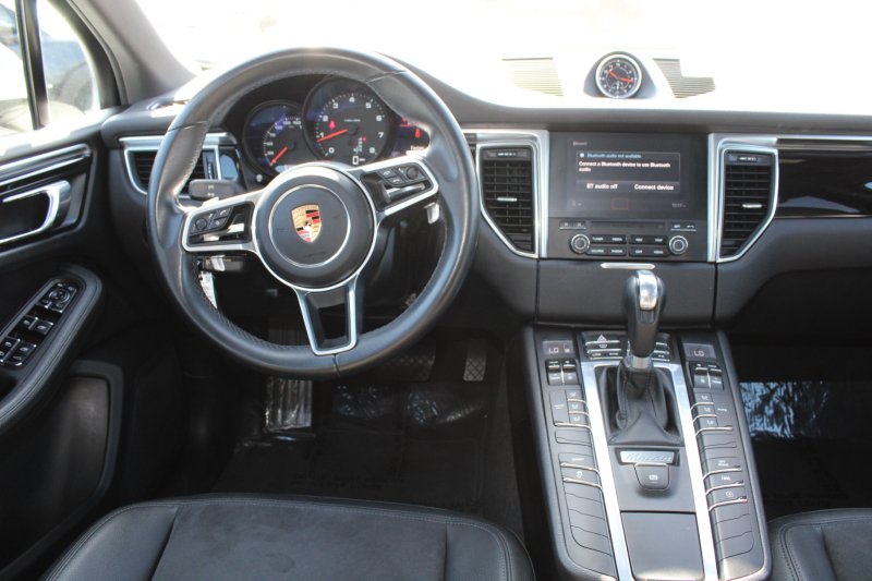 Used 2018 Porsche Macan AWD/4WD image 13