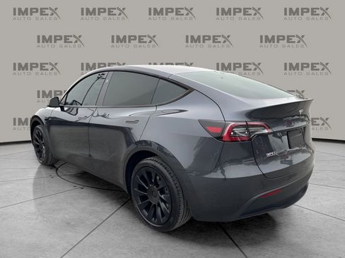 Used 2024 Tesla Model Y Long Range image 3