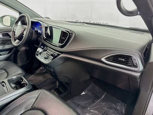 Used 2022 Chrysler Pacifica Touring-L w/ S Appearance Package FWD image 29