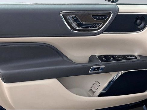 Used 2019 Lincoln Continental Reserve AWD/4WD image 20