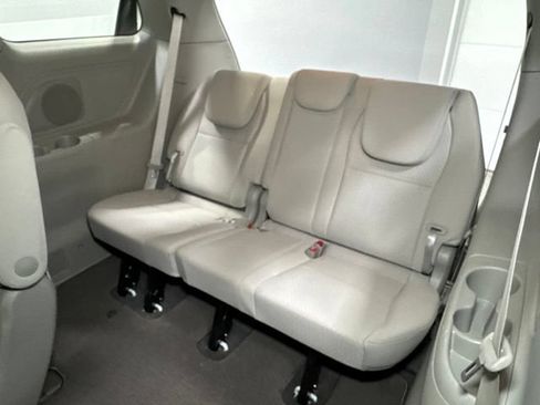 Used 2018 Kia Sedona L FWD image 25