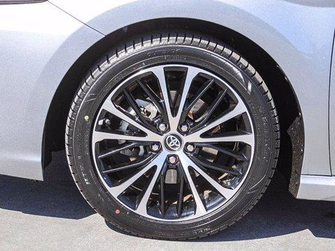 Certified 2019 Toyota Camry SE image 9