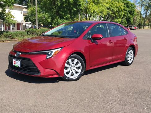 Used 2024 Toyota Corolla LE FWD image 1