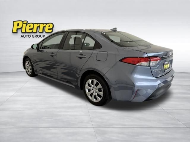 Used 2025 Toyota Corolla LE FWD image 2