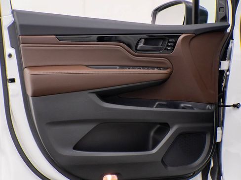 New 2026 Honda Odyssey Touring image 14